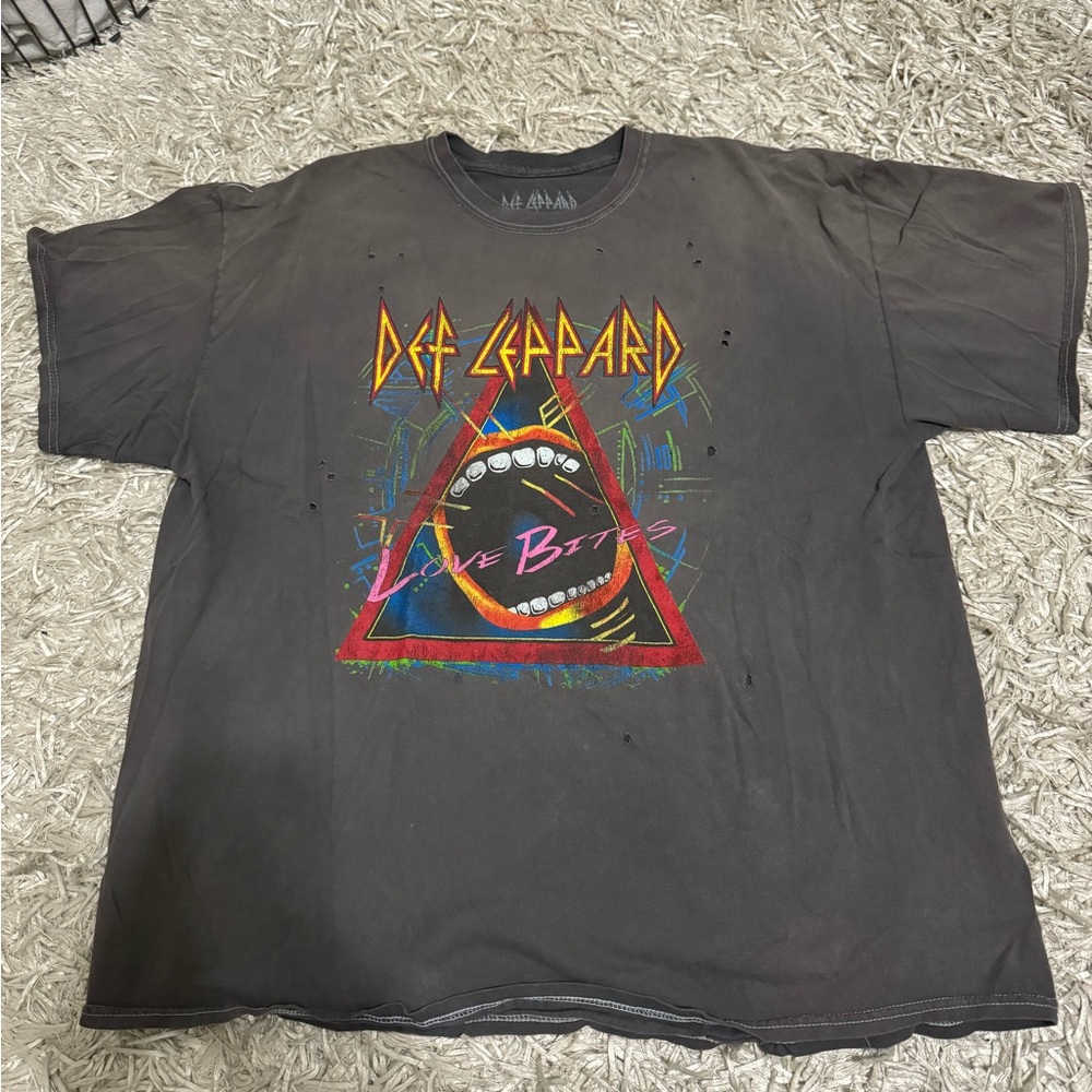 Def leppard oversized graphic tee.